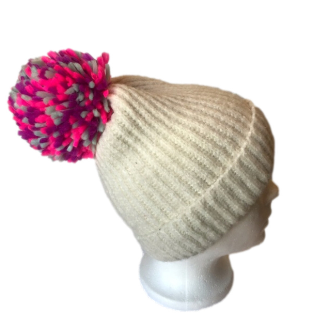 CAPELLI knitted winter hat toque with extra large pom pom. Women’s size M/L.